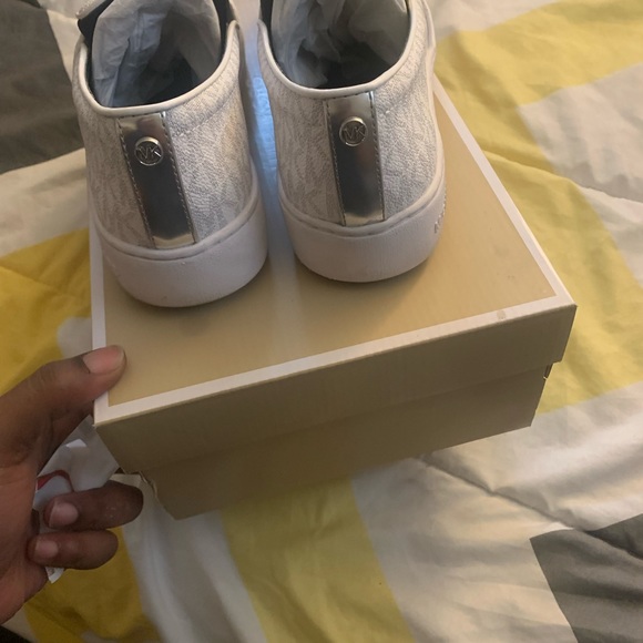 Micheal kors slip-ons - Picture 3 of 11